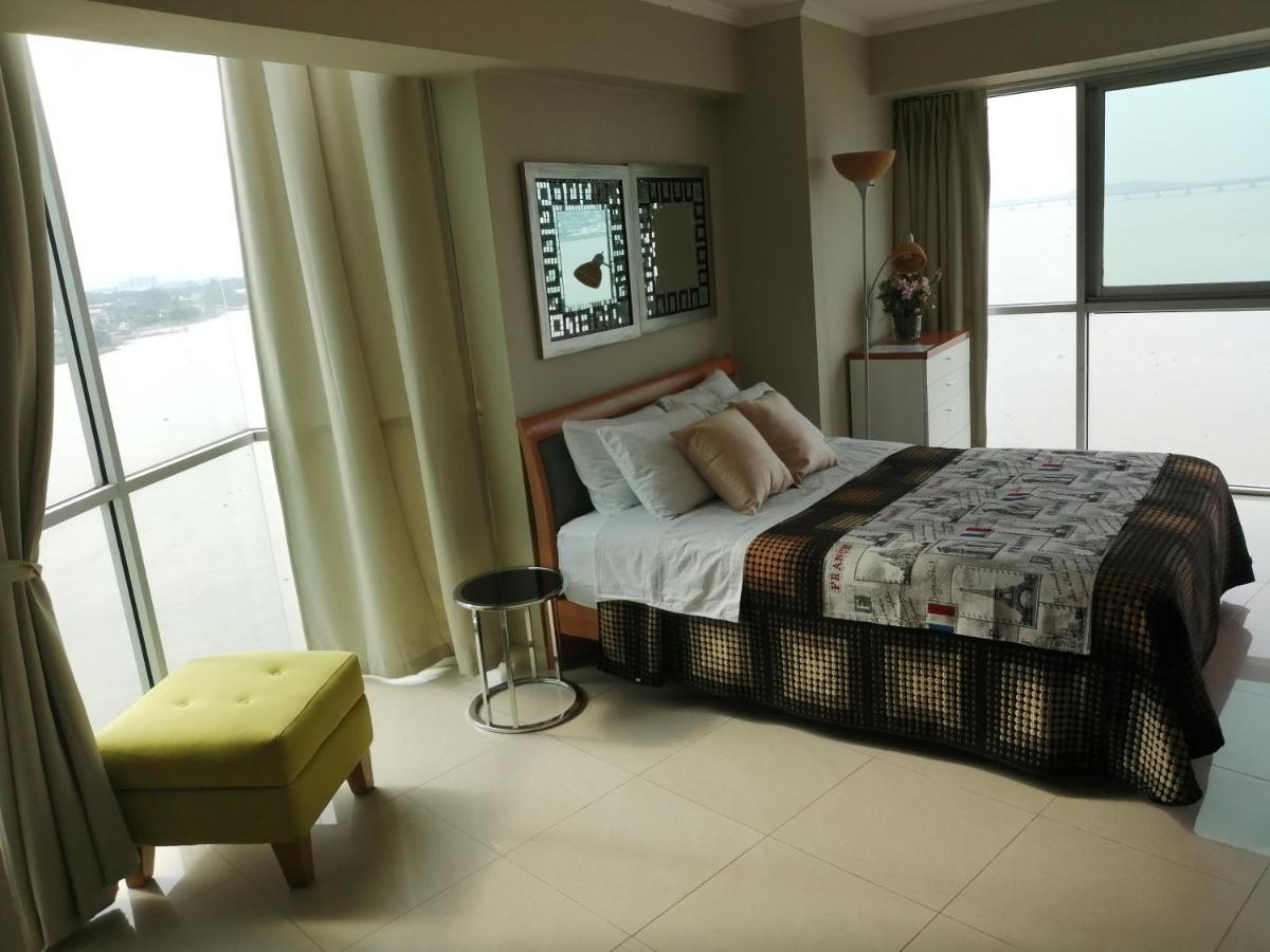 Puerto Santa Ana Suites جواياكيل المظهر الخارجي الصورة