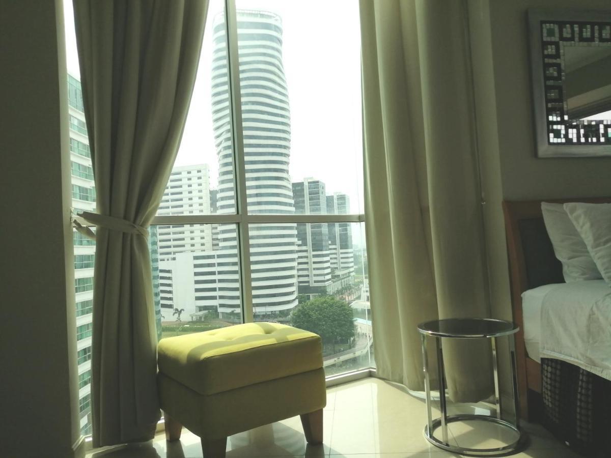 Puerto Santa Ana Suites جواياكيل المظهر الخارجي الصورة