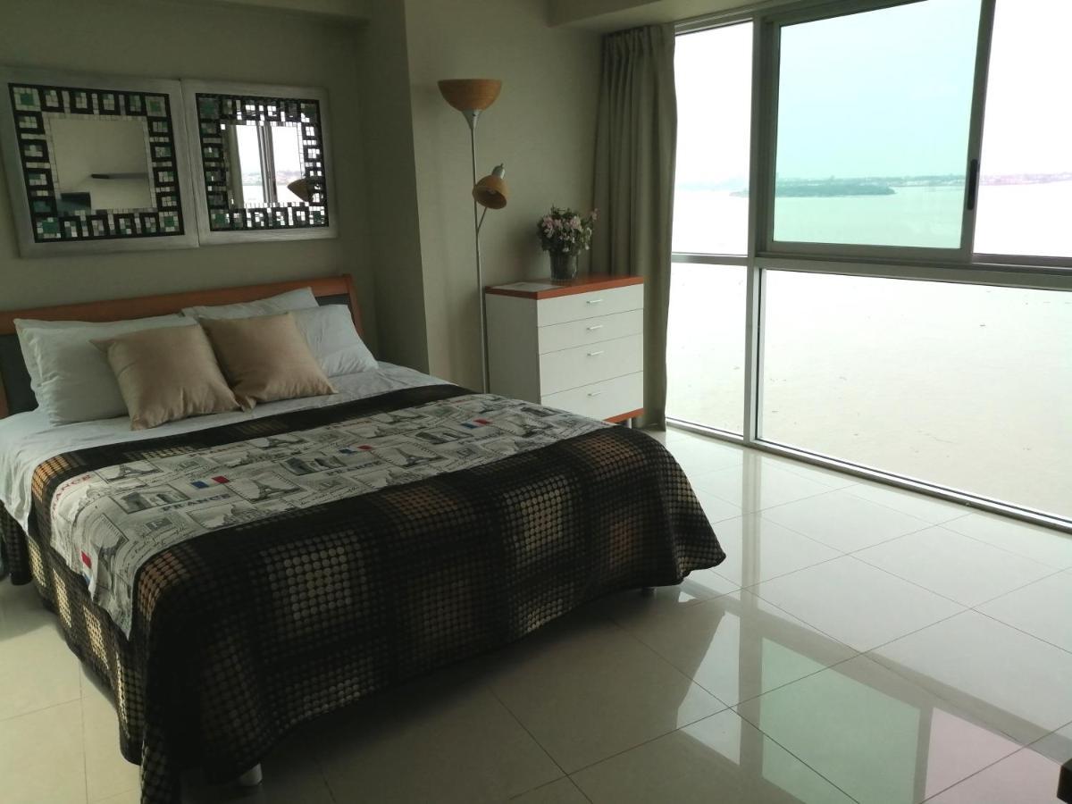 Puerto Santa Ana Suites جواياكيل المظهر الخارجي الصورة