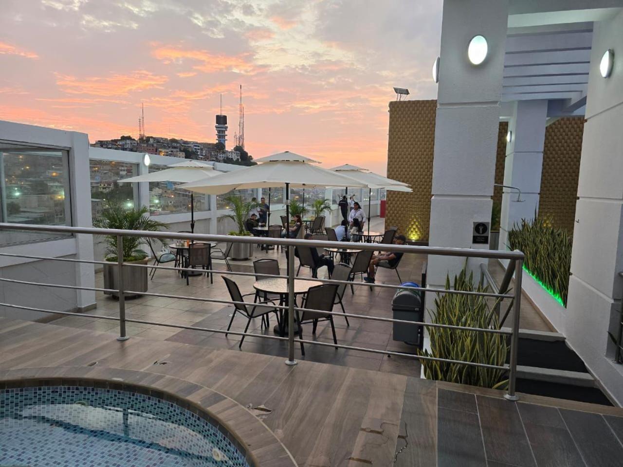 Puerto Santa Ana Suites جواياكيل المظهر الخارجي الصورة