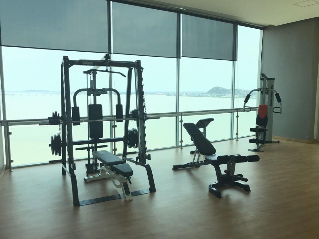 Puerto Santa Ana Suites جواياكيل المظهر الخارجي الصورة